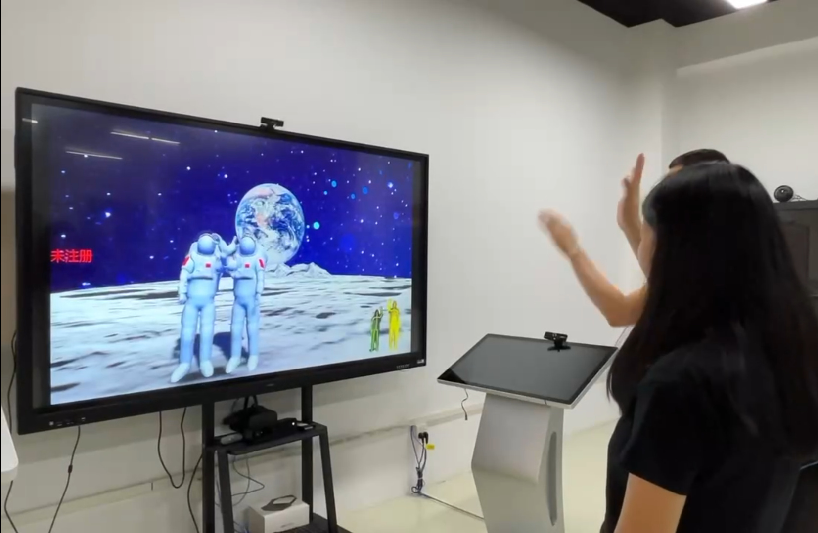 体感太空人航天科普互动软件 航空航天展厅体感漫游隔空交互系统